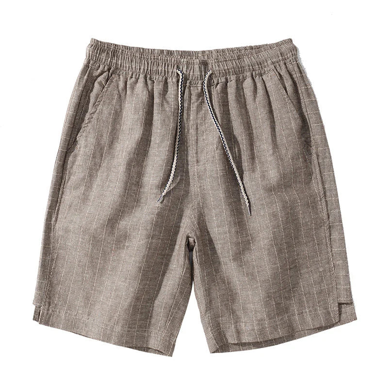 Bermuda de Linho Listrada Borenzi BZ503 feita em linho nobre, leve e respirável, com estampa discreta e caimento sofisticado para estilo refinado.