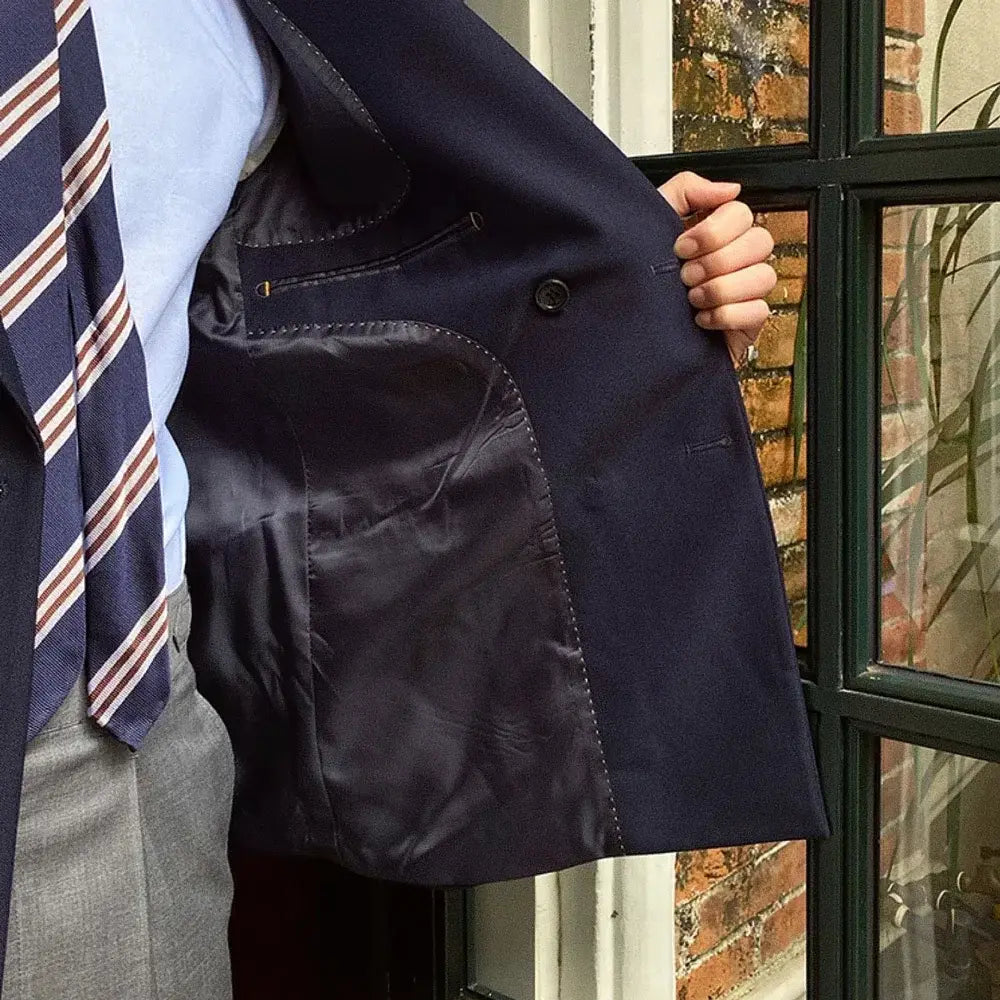 Blazer Masculino Transpassado Borenzi BZ062 com abotoamento duplo, em Ecomicrofibra Easeleaf 01, perfeito para eventos especiais.