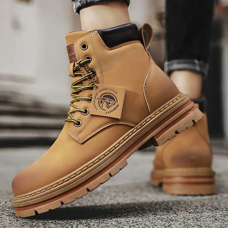 Bota Masculina Urban Borenzi BZ279 feita com materiais premium, solado antiderrapante e interior acolchoado. Design funcional e sofisticado.