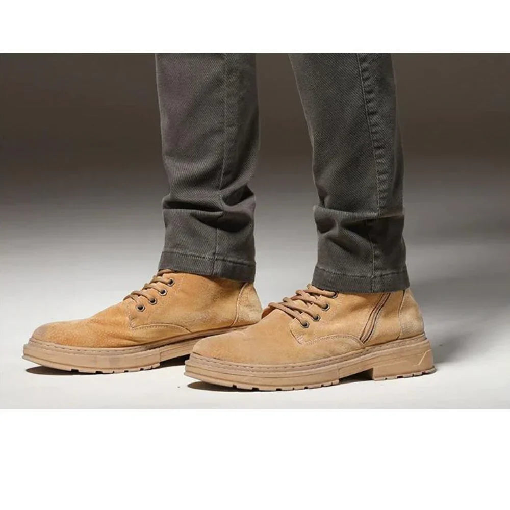 Calça Jeans Masculina Borenzi BZ002 feita com denim premium, ajuste confortável e design versátil para diferentes ocasiões