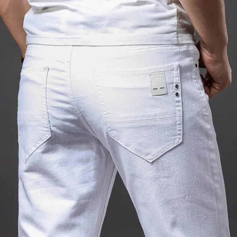 Calça Jeans Masculina Borenzi Classy BZ261 com design sofisticado e materiais premium. Conforto e estilo refinado para ocasiões especiais.