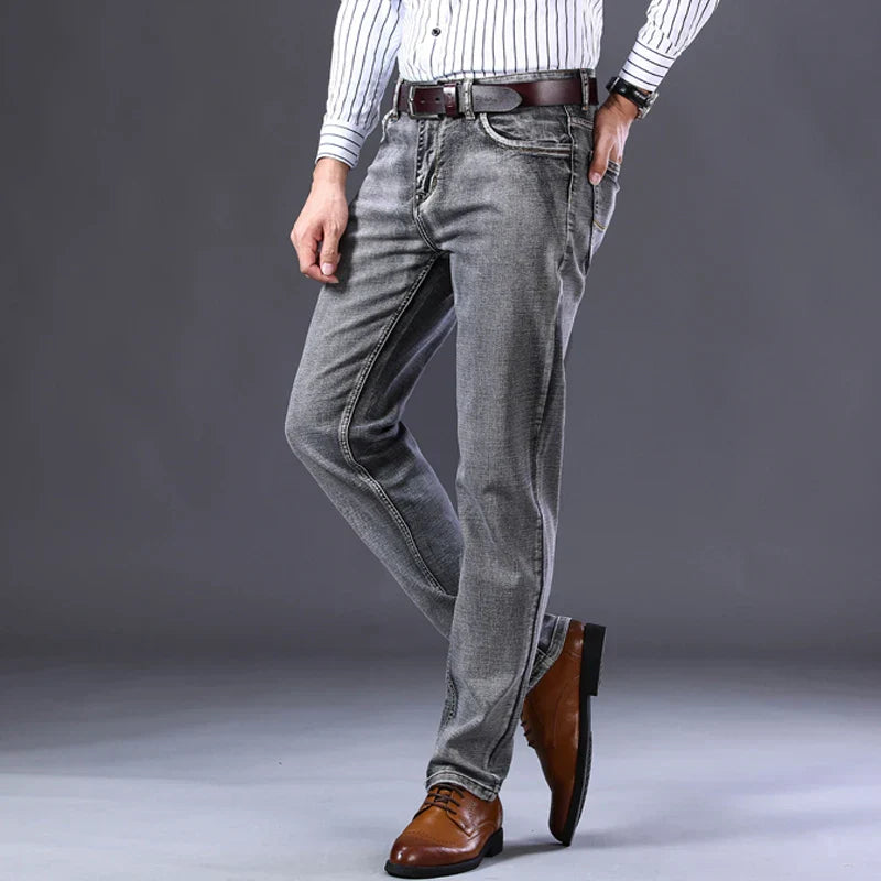 Calça Jeans Masculina Borenzi Spectre BZ260 com costuras reforçadas, tecido respirável e design refinado. Sofisticação e qualidade premium.