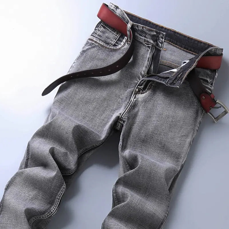 Calça Jeans Masculina Borenzi Spectre BZ260 com costuras reforçadas, tecido respirável e design refinado. Sofisticação e qualidade premium.