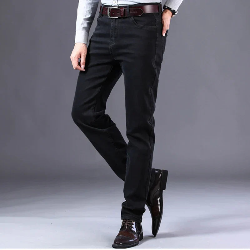 Calça Jeans Masculina Borenzi Spectre BZ260 com costuras reforçadas, tecido respirável e design refinado. Sofisticação e qualidade premium.