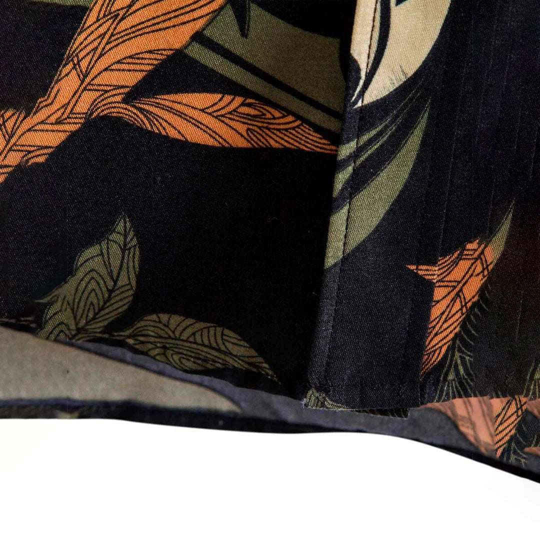 Camisa Manga Curta Borenzi Autumn BZ577 feita em tecido leve de alta qualidade, com design moderno e estampas versáteis que garantem estilo e conforto.