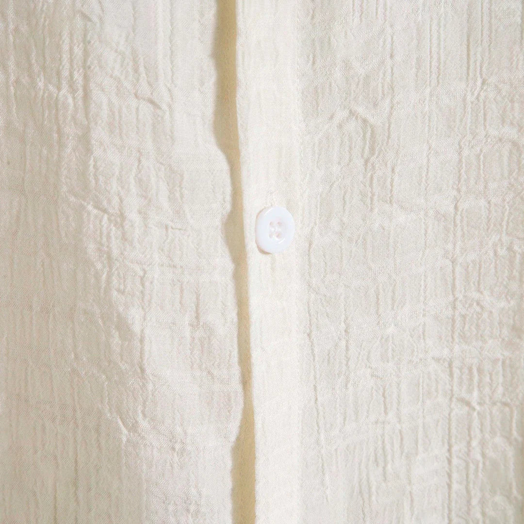 Camisa Manga Curta Borenzi Playa Off White BZ591 em tecido leve, com design sofisticado e caimento impecável para ocasiões casuais e dias ensolarados.