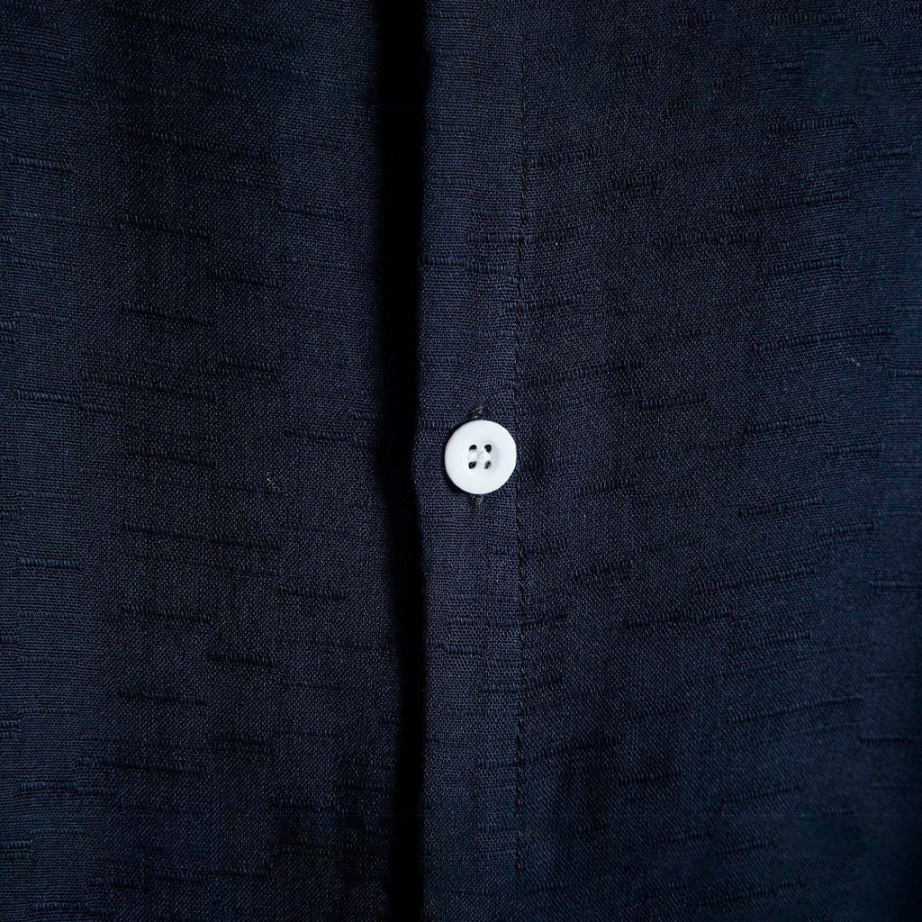 Camisa Manga Curta Lisa Borenzi Everyday BZ599 feita em tecido leve e de alta qualidade, com design clean que une conforto, estilo e versatilidade.