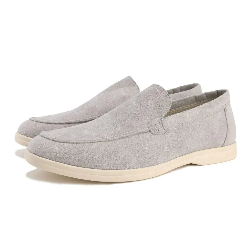 Sapato Masculino Loafer Borenzi BZ366 em camurça com acabamento de alto padrão. Estilo aconchegante e sofisticado ideal para momentos especiais