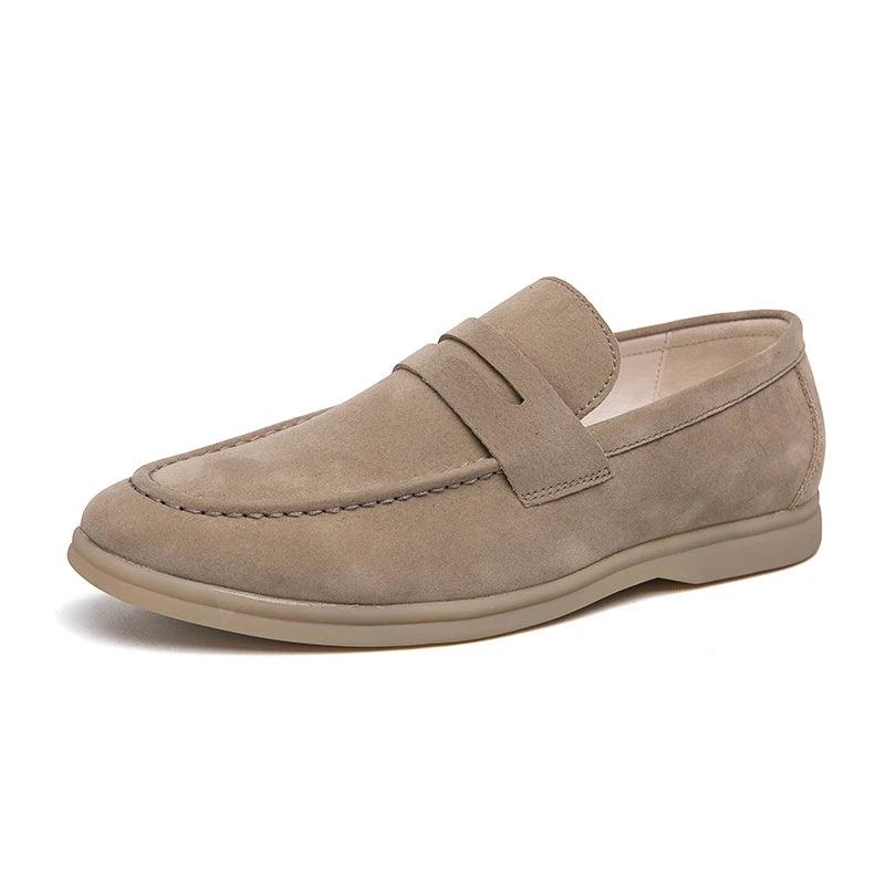 Sapato Masculino Loafer Borenzi BZ370 em camurça premium com visual sofisticado e toque casual. Conforto e leveza para ocasiões especiais e sociais