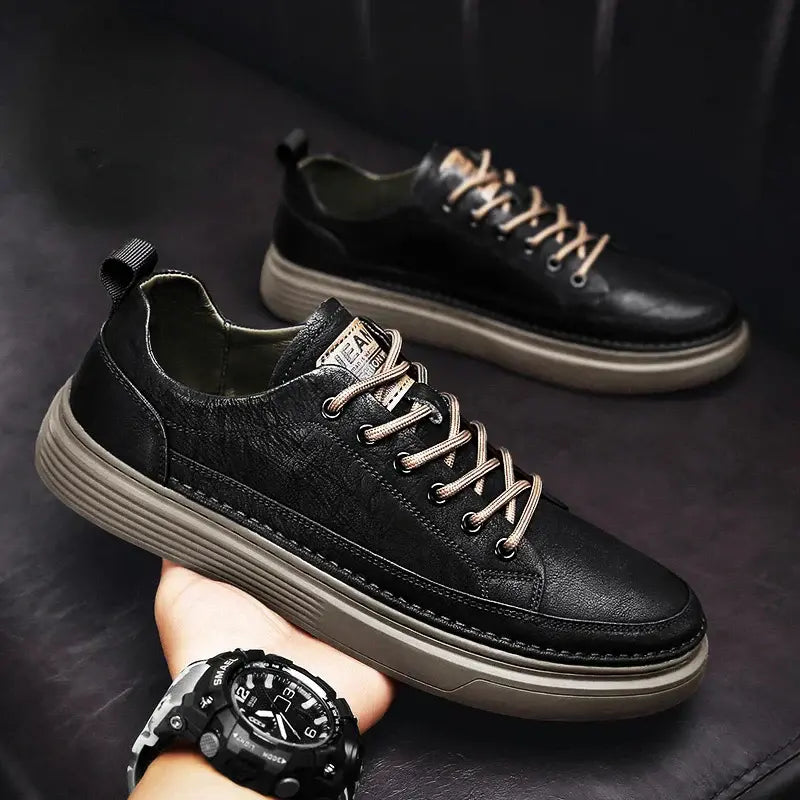 Tênis Masculino de Couro Borenzi BZ330, confeccionado em couro premium, solado antiderrapante e palmilha ergonômica, ideal para looks casuais e sociais.